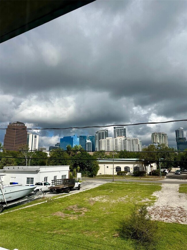 Building Photo - 515 SE 9th St