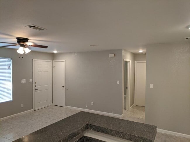 Building Photo - 5817 Spring Meadow Rd