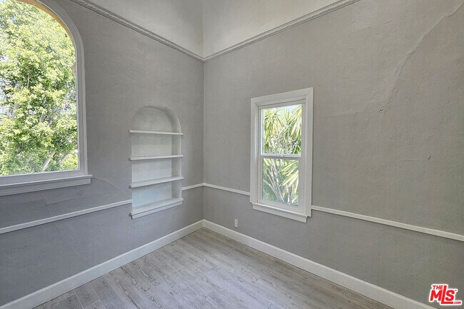 Building Photo - 1152 S Hayworth Ave