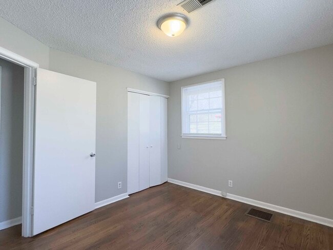 Building Photo - 328 Dunbar Cave Rd