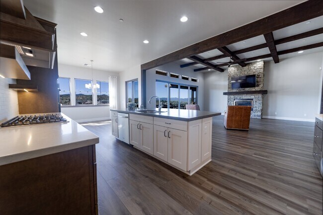 Building Photo - Stunning 3 Bed, 2.5 Bath Prescott Home wit...