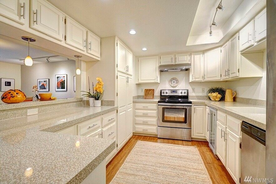 Kitchen - 16929 Inglewood Rd NE