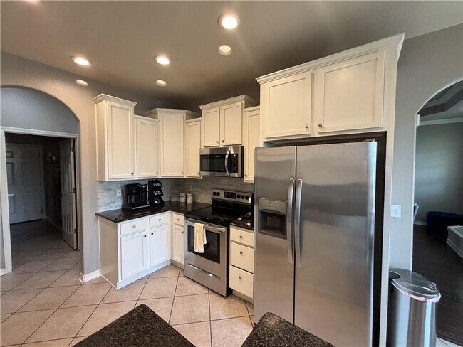 Building Photo - 3201 SW Camden Dr
