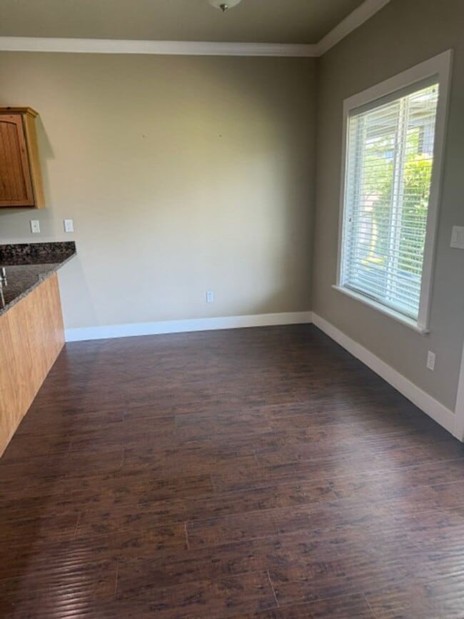 Building Photo - Apartment For Rent