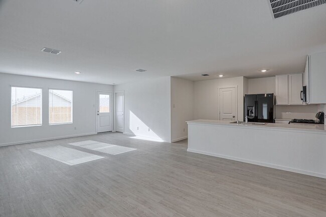 Building Photo - 803 Ginkgo Wy