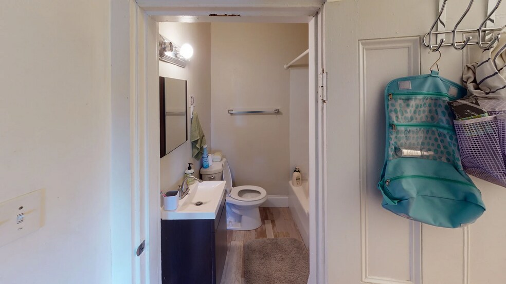 Building Photo - 73 Chestnut Hill Ave