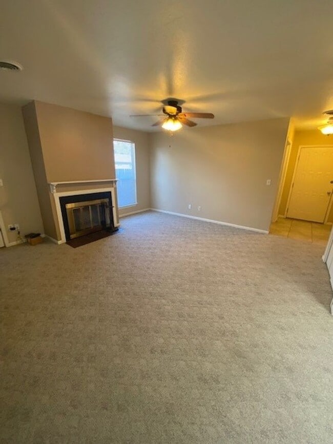 Building Photo - 1014 Plaza Del Sol