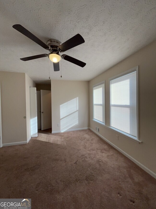 Building Photo - 463 Rock Meadow Dr