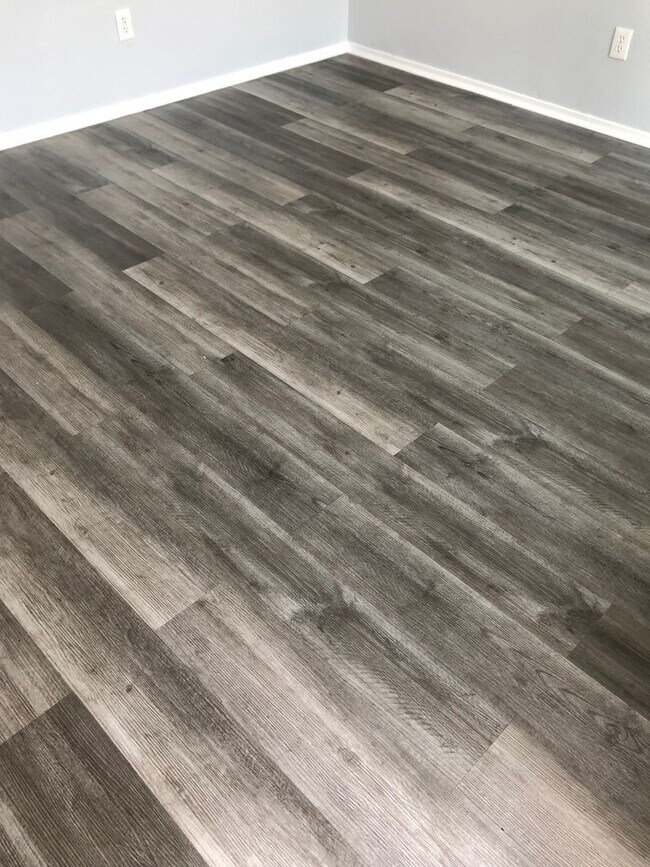 Building Photo - 5890 Gardenia Ave