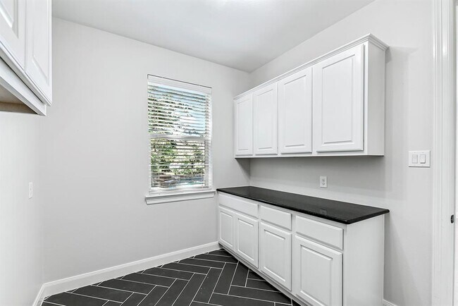 Building Photo - 10126 Springfield Ridge Dr