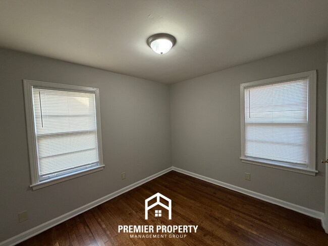 Building Photo - Charming 4BR Home in East Memphis w/ Hardwood Floors & Fenced Backyard