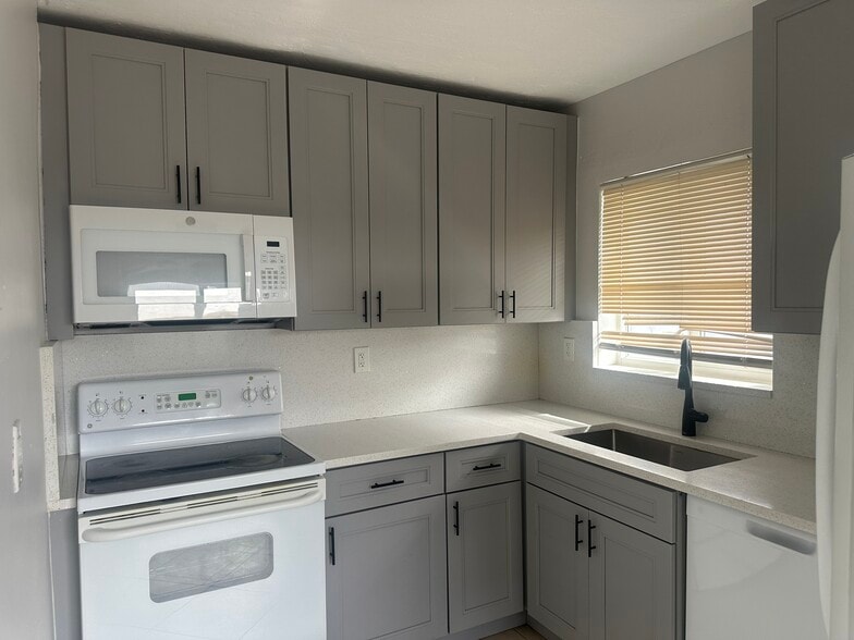 Building Photo - 6109 SW 30th St