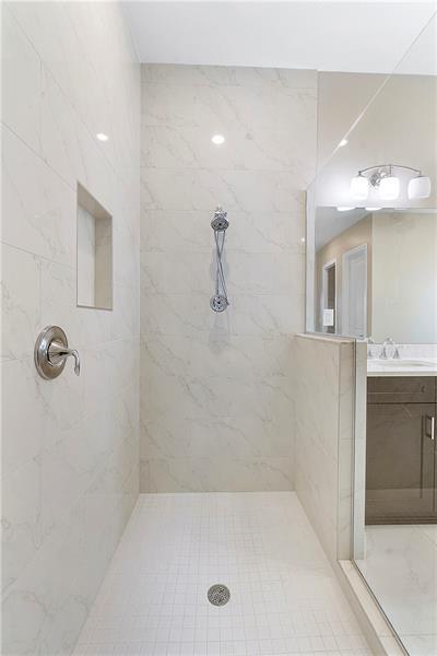 Building Photo - 11835 S Baypoint Cir