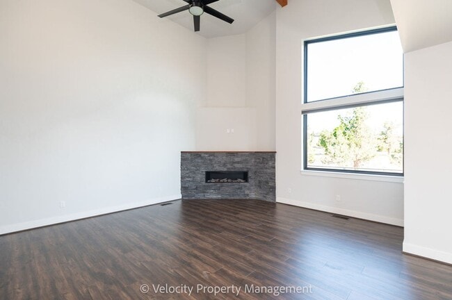 Building Photo - Stunning Home in Eagle Crest Resort Commun...