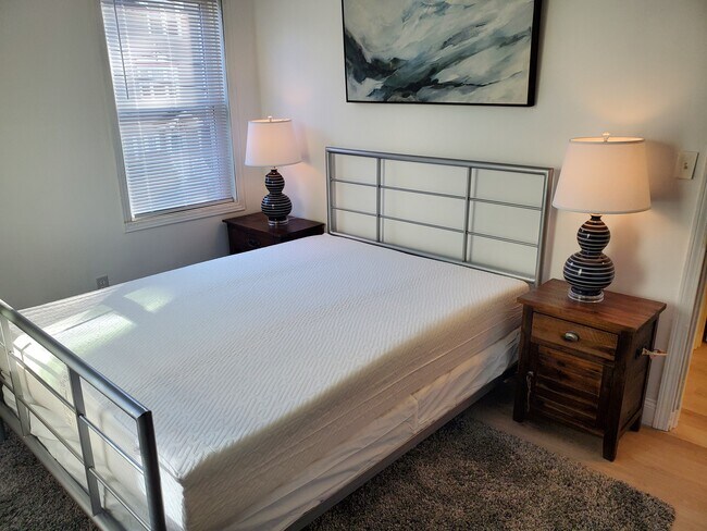 Building Photo - 96 Evergreen St