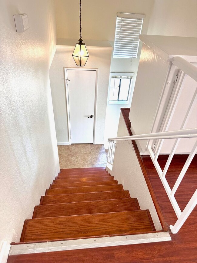 Building Photo - 3 Bed / 2.5 Bath Glendora Condo