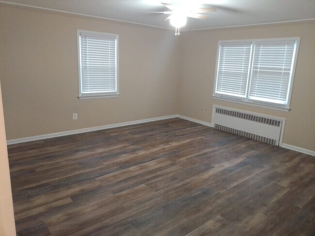 Building Photo - 18 Tennyson St