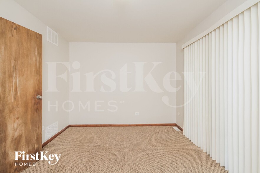 Building Photo - 18519 Carriage Ln