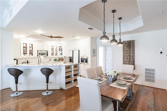 Building Photo - 572 11th Ave S