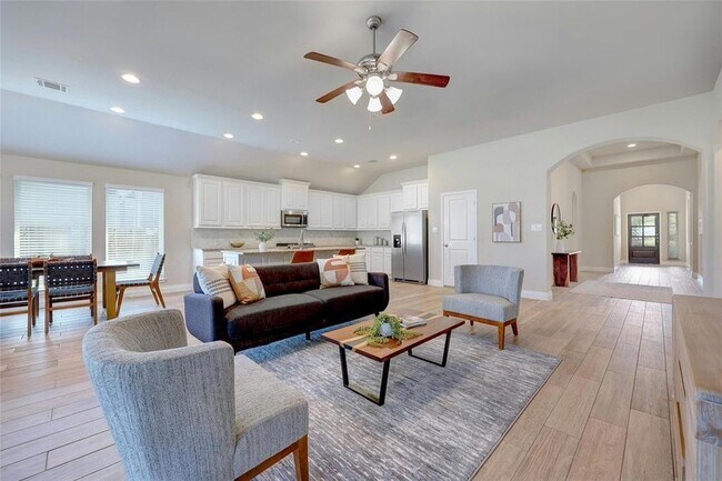 Building Photo - 421 Inspiration Dr