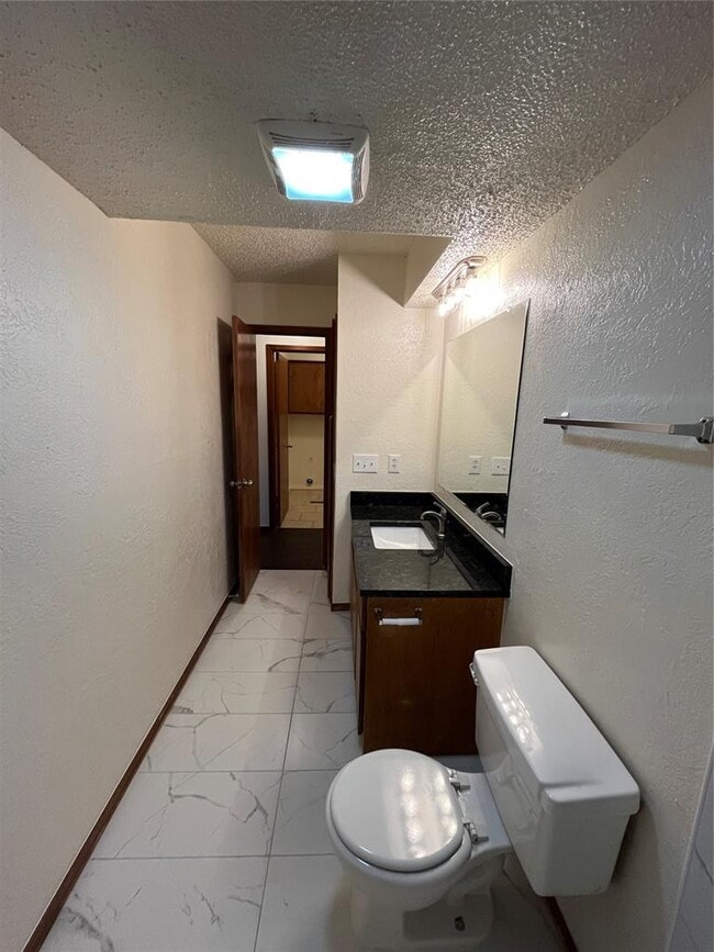 Building Photo - 233 Chalmette Dr