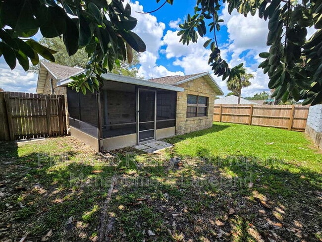 Building Photo - 968 Sunshine Way SW