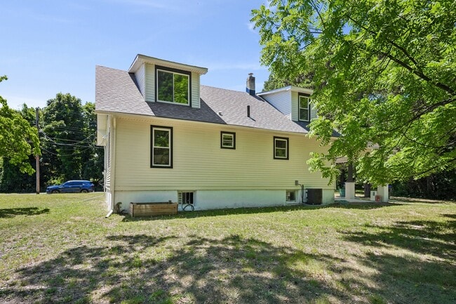 Building Photo - Roundrock Almira