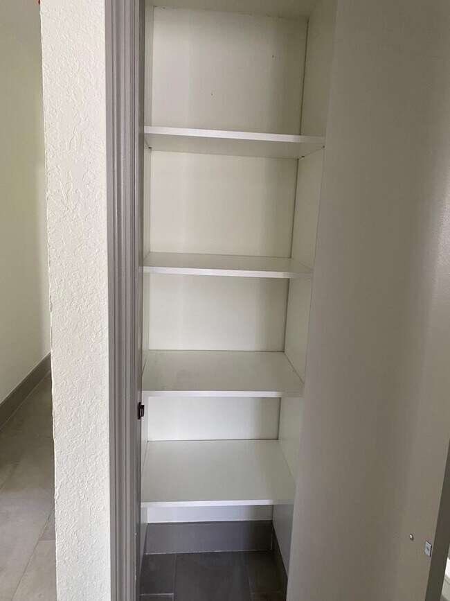 Building Photo - 1218 S B St