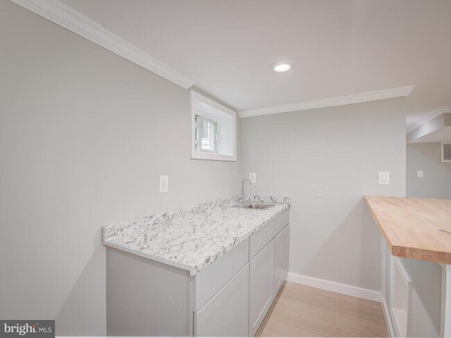 Building Photo - 6812 Landor Ln
