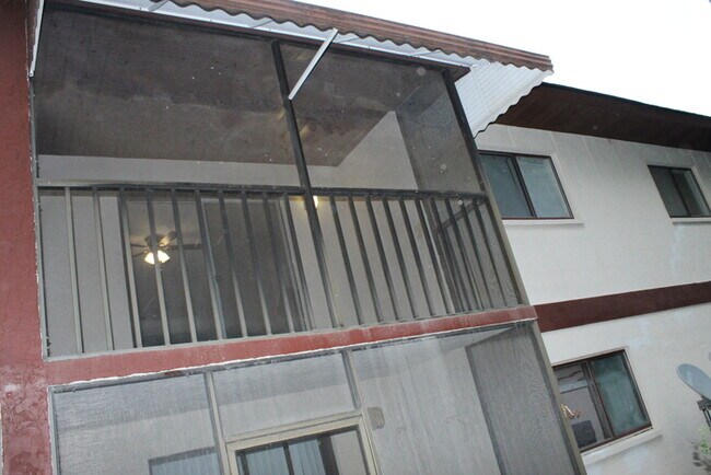 Building Photo - Totally renovated 2-bedroom, 2-full-bath t...