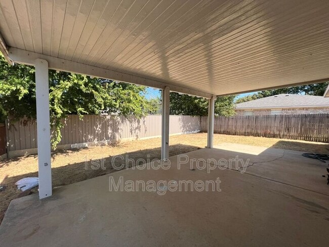 Building Photo - 7904 Fox Chase Dr