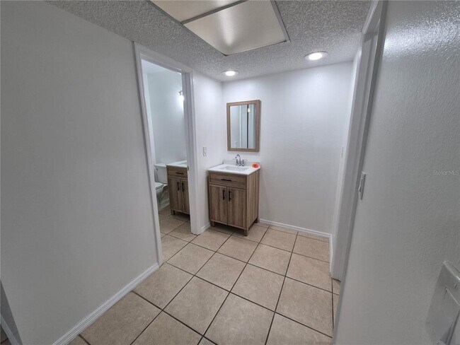 Building Photo - 2924 Ripplewood Dr