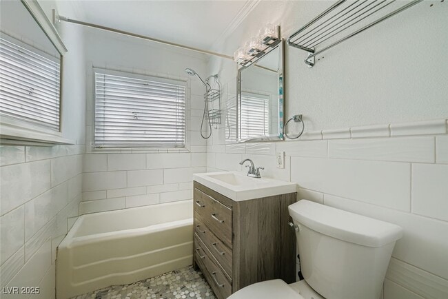 Building Photo - 1711 S 6th St