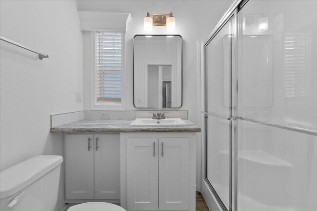 Building Photo - 11240 N Northwood Dr