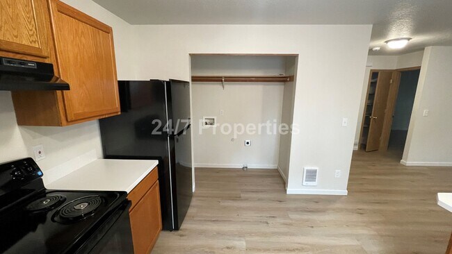 Building Photo - 2025-845MF