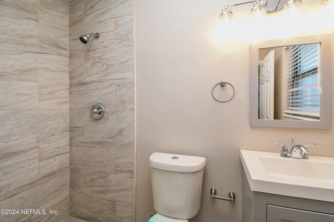 Building Photo - 2436 Lourdes Dr W