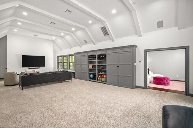 Building Photo - 5527 Briar Dr