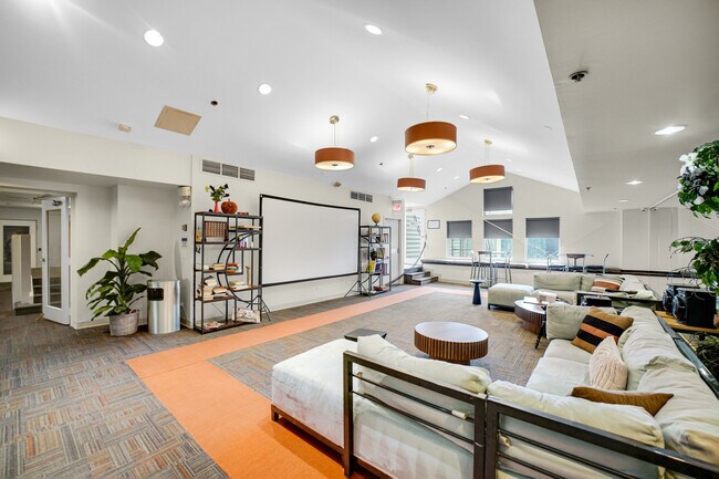 Building Photo - 40 E 9th St