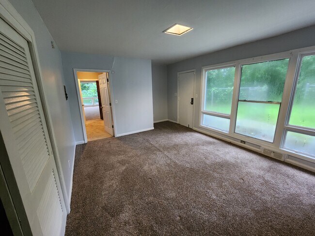 Building Photo - 4001 Calhoun Dr