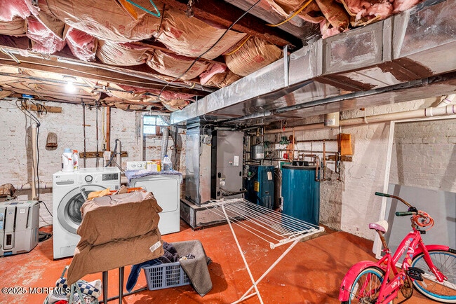 Building Photo - 600 St Clair Ave