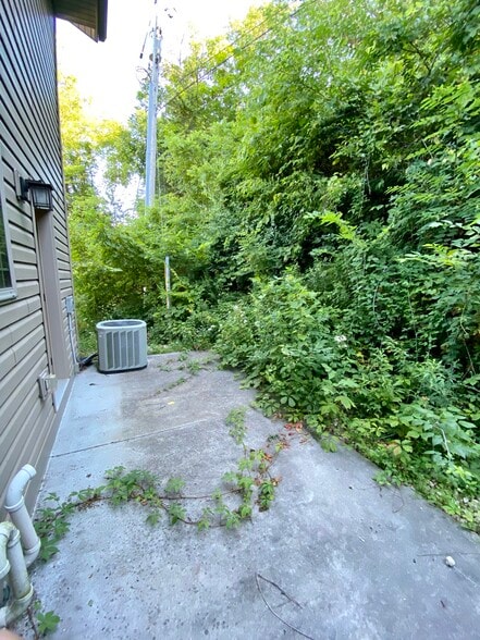 Building Photo - 3809 Cliffside Dr