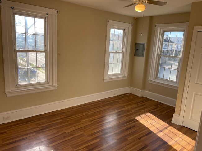 Building Photo - 600 Roxborough Ave