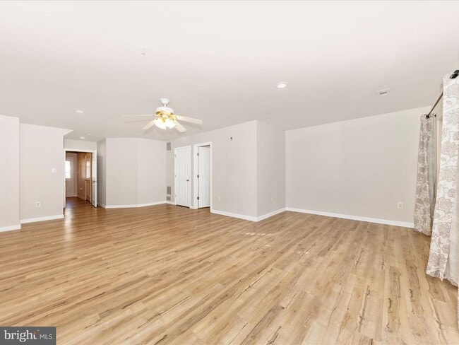 Building Photo - 2103 Paxton Terrace