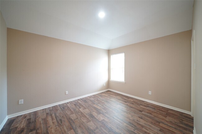 Building Photo - 5 Knotty Wood Ct