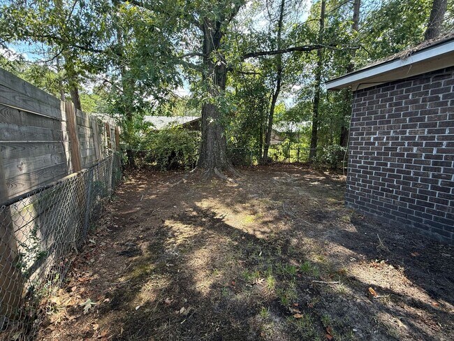 Building Photo - Fully Renovated 2 bed/ 2 bath Duplex! Available Now!