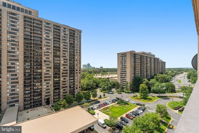 Building Photo - 3701 S George Mason Dr
