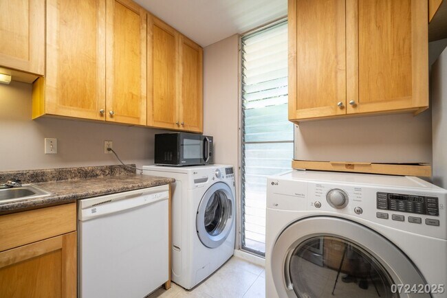 Building Photo - 2 Bed 1 Bath in Waikalani Woodlands