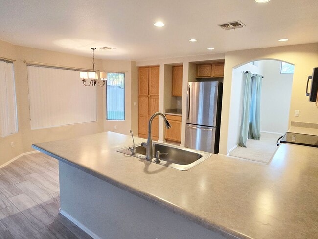 Building Photo - 5-bedroom in the heart of Gilbert