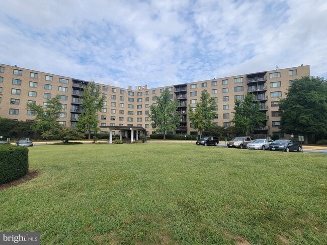 Building Photo - 3450 Toledo Terrace