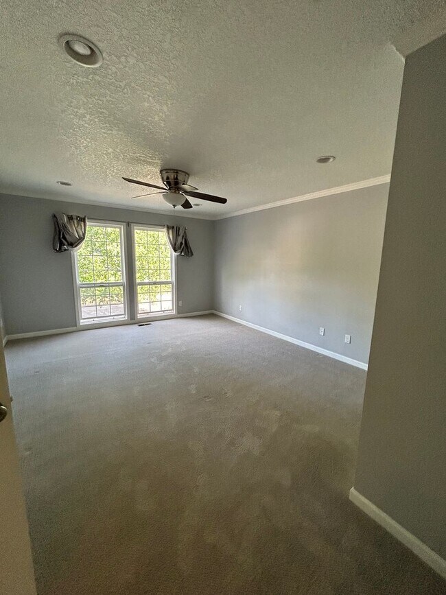 Building Photo - 8827 SW 90th Ave